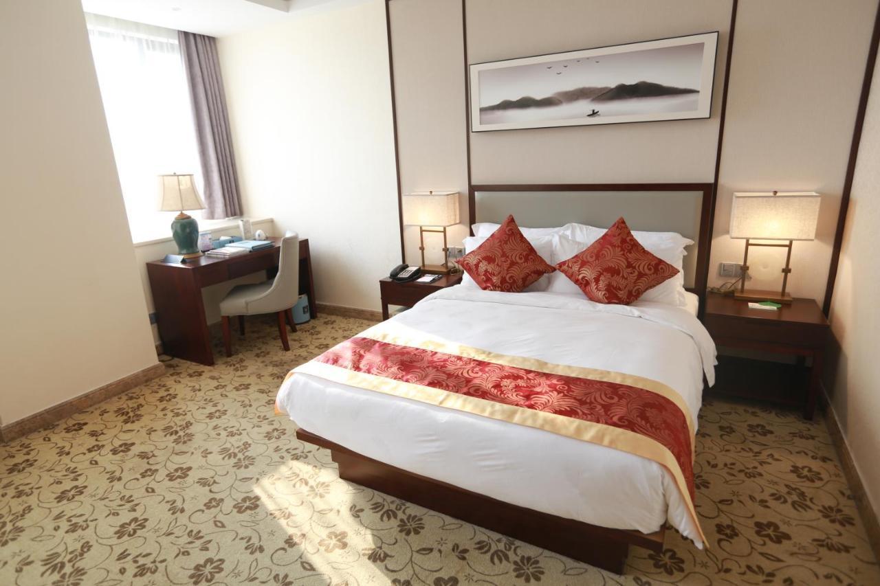 Отель Guangzhou Seaman Club Экстерьер фото