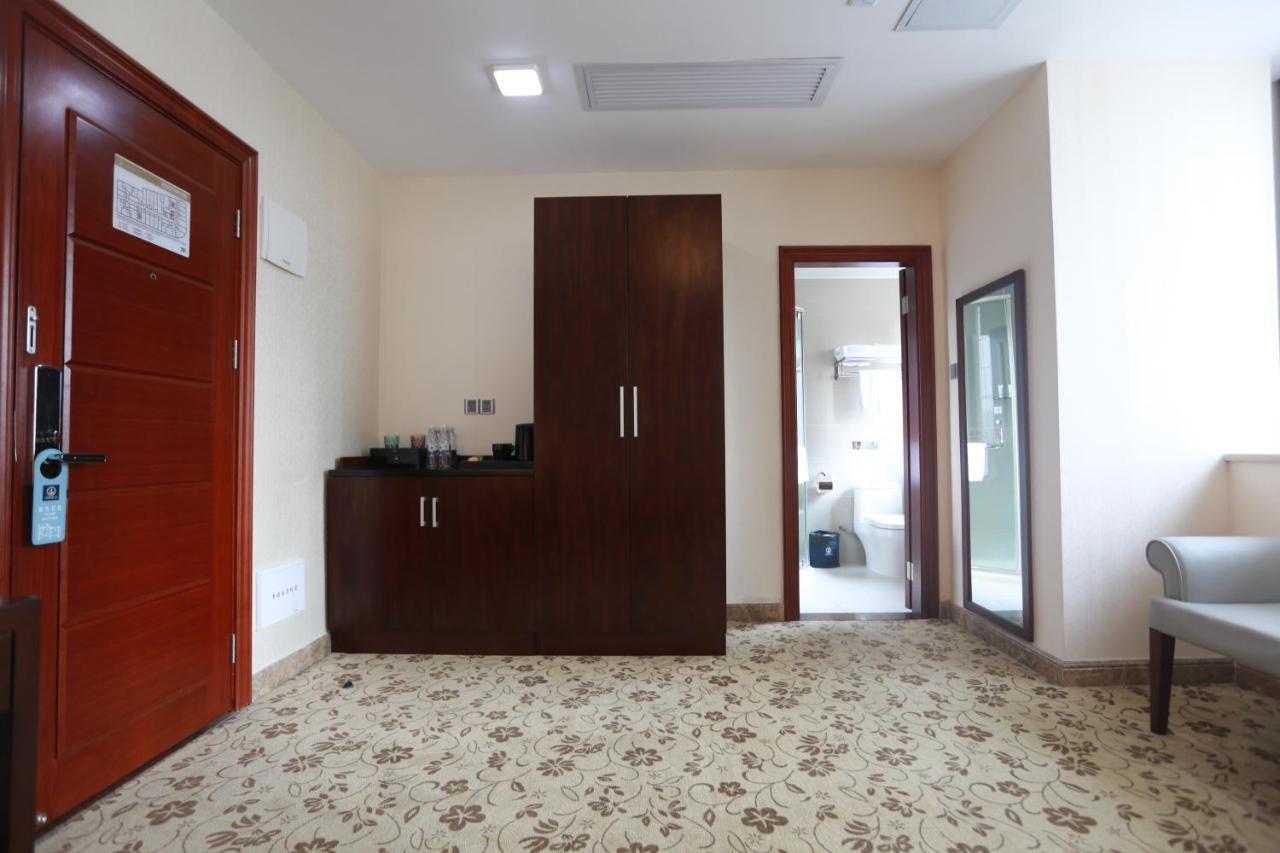 Отель Guangzhou Seaman Club Экстерьер фото
