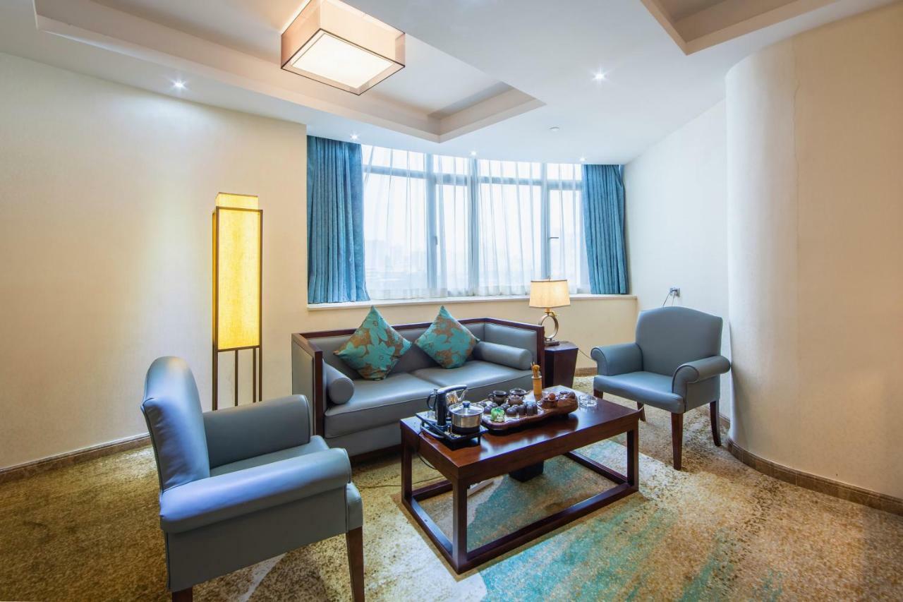 Отель Guangzhou Seaman Club Экстерьер фото