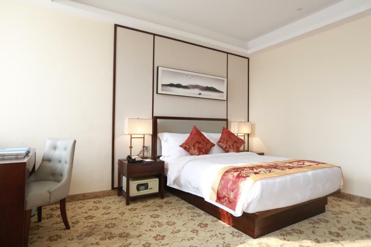Отель Guangzhou Seaman Club Экстерьер фото